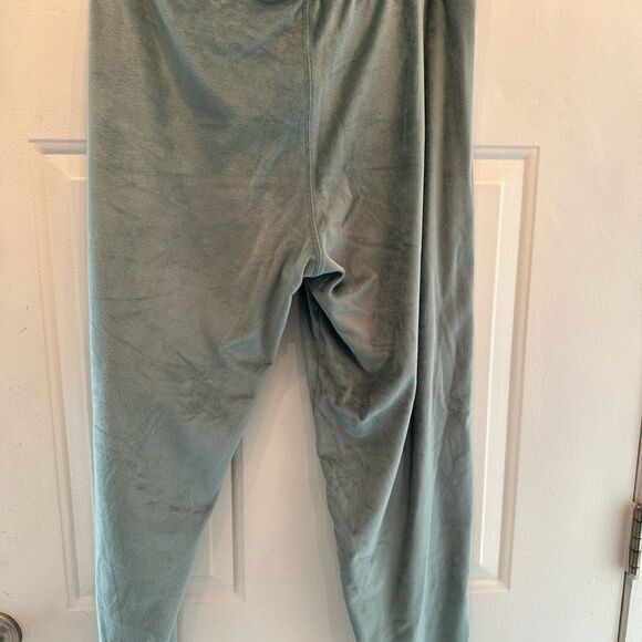 2/$15 Comfy fuzzy green sweatpants - Picture 3 of 4